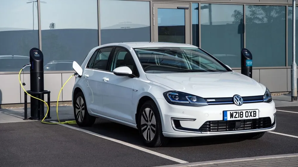 charge-a-volkswagen-e-golf
