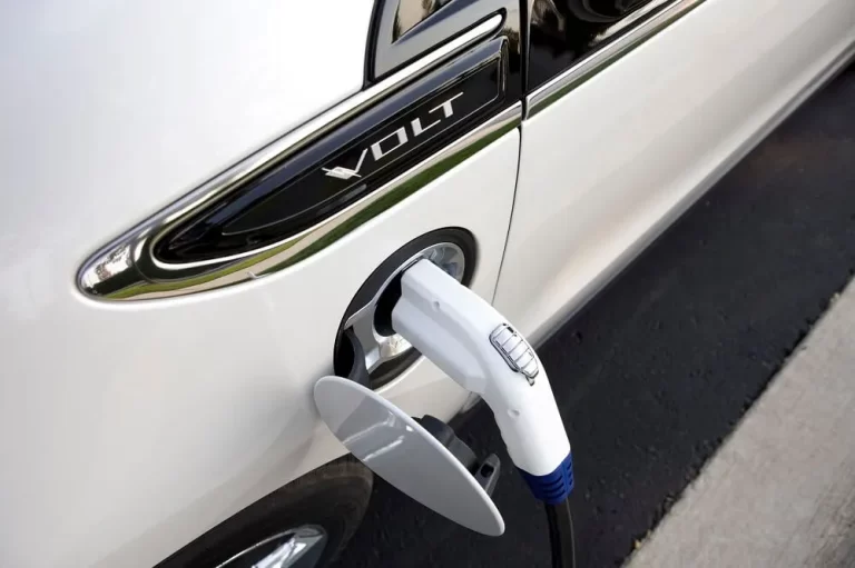chevy-volt-charging