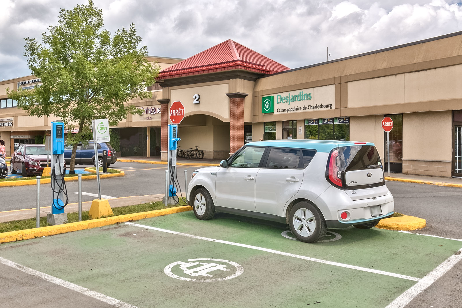 Carrefour Charlesbourg-1