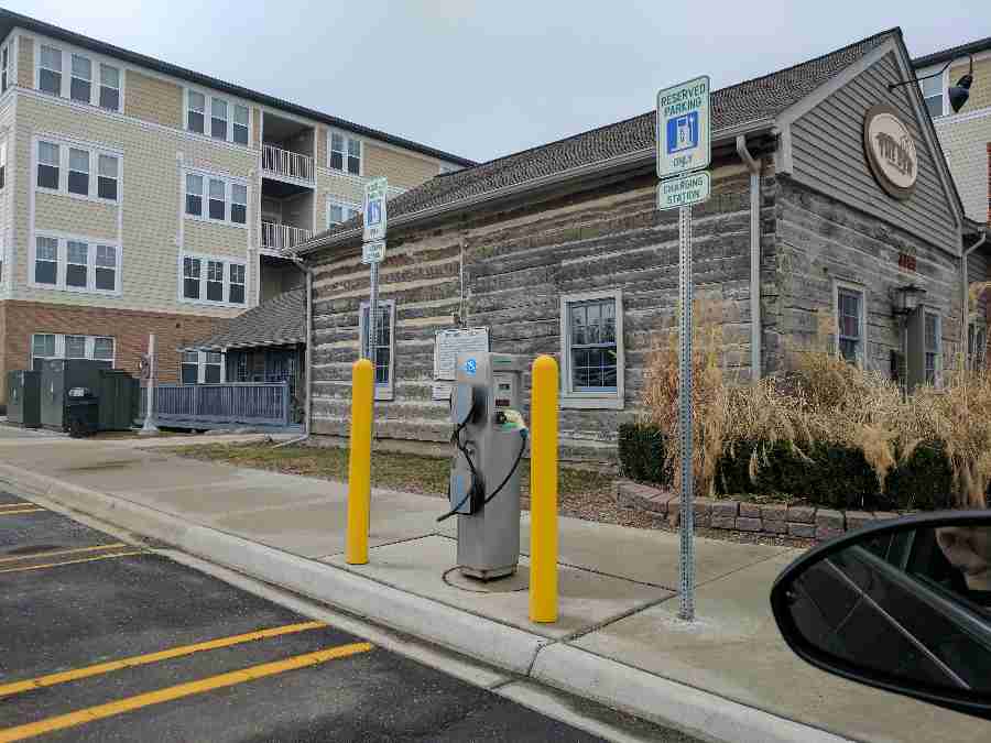City of Auburn Hills - Log Cabin Streetside Parking-0