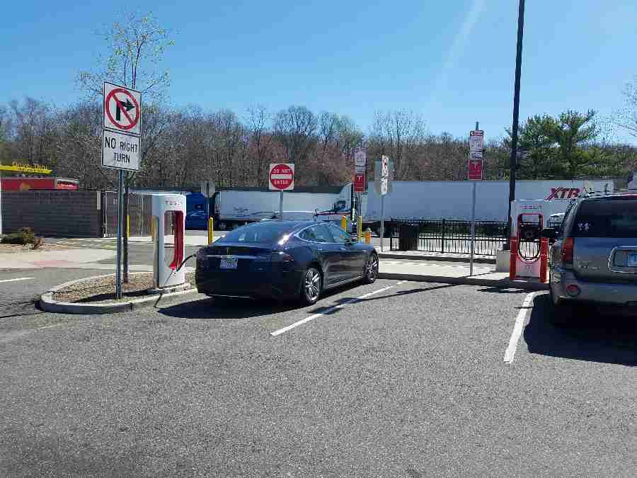 Darien - Northbound, CT Supercharger-1